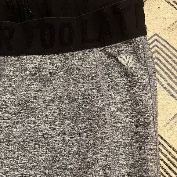 ✨Forever 21 Capri Legging - Picture 2 of 4